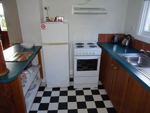 Highbury Apartments - Australian Directory 42