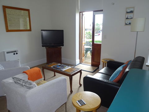 Highbury Apartments - Australian Directory 43