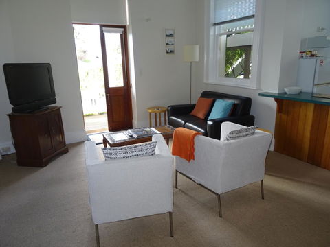 Highbury Apartments - Australian Directory 41