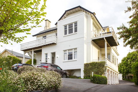 Highbury Apartments - Australian Directory 7