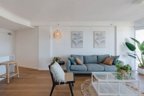 NEW Beautiful 1 Bedroom Beach Views Broadbeach - Australian Directory 1