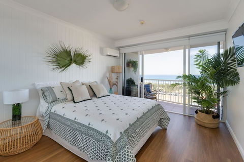 NEW Beautiful 2 Bed Ocean Views In Broadbeach - Australian Directory 0