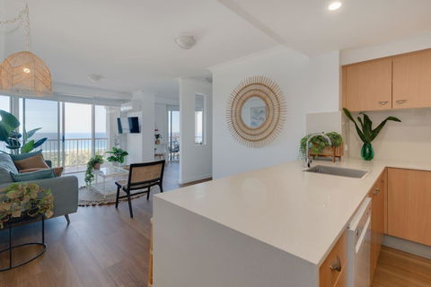 NEW Beautiful 2 Bed Ocean Views In Broadbeach - Australian Directory 2