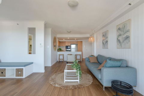 NEW Beautiful 2 Bed Ocean Views In Broadbeach - Australian Directory 3