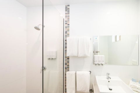 New England Motor Lodge - Australian Directory 3