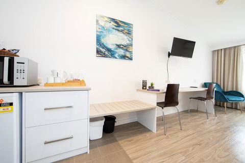 New England Motor Lodge - Australian Directory 2