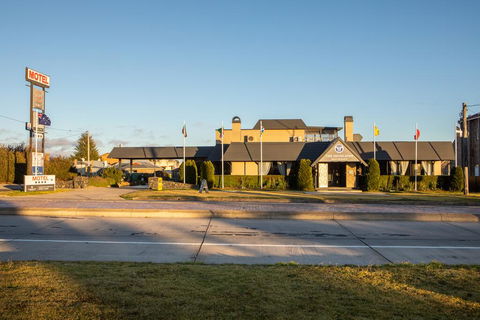 New England Motor Lodge - Australian Directory 0