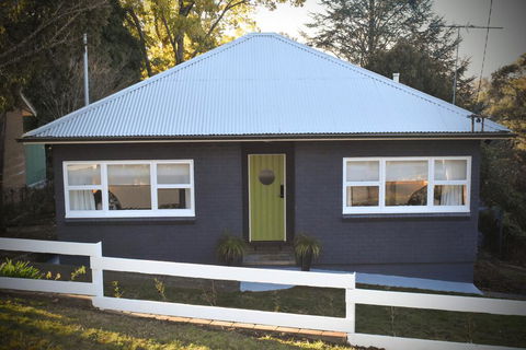 NEW Winston Cottage Leura Views & Location - Australian Directory 0