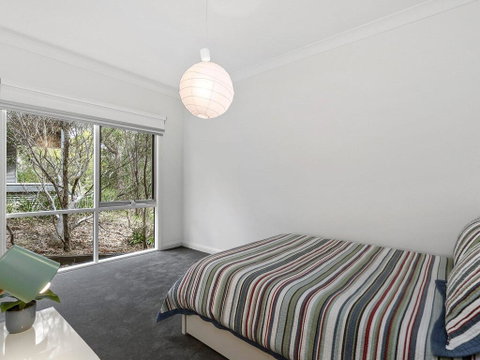 NICHE ON NOBLE - Ever Changing Vista - Australian Directory 2