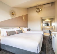 Nightcap at Manhattan Hotel - Australian Directory