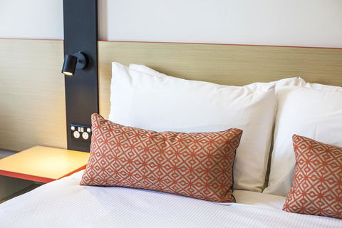 Nightcap At Regents Park Hotel - Australian Directory 1