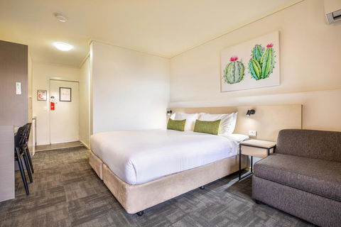 Nightcap At Shoppingtown Hotel - Australian Directory 0