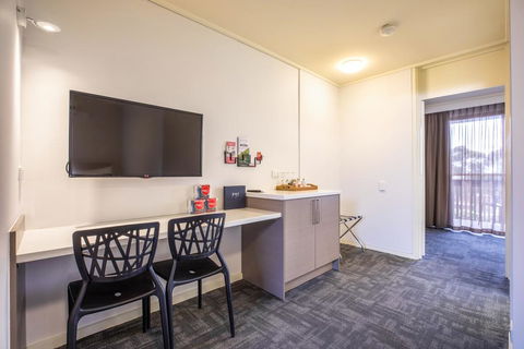 Nightcap At Shoppingtown Hotel - Australian Directory 3