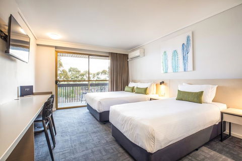 Nightcap At Shoppingtown Hotel - Australian Directory 1