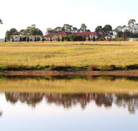 Noble Willow Studio Lovedale. Spacious with views and pool - Australian Directory