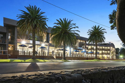 North Pier Hotel - Australian Directory 0