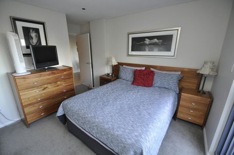 NORTH SYDNEY FULLY SELF CONTAINED MODERN 2 BED APARTMENT (16WAL) - Australian Directory 0