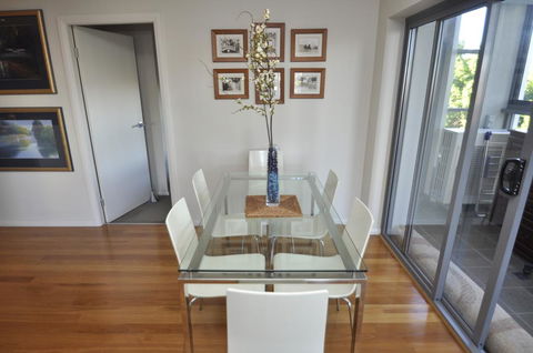 NORTH SYDNEY FULLY SELF CONTAINED MODERN 2 BED APARTMENT (16WAL) - Australian Directory 1