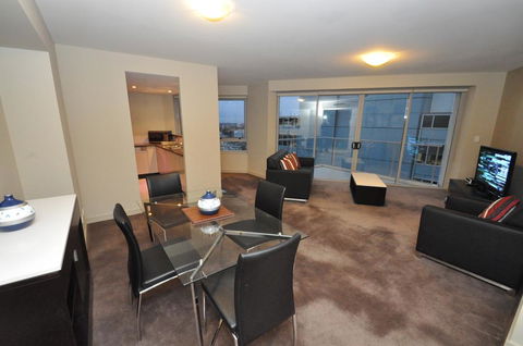 North Sydney Fully Self Contained Modern 2 Bed Apartment (2207BER) - Australian Directory 0