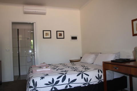 Norwood House Motel & Receptions - Australian Directory 3