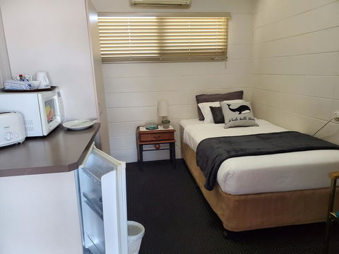 O'Sheas Windsor Hotel - Australian Directory 1