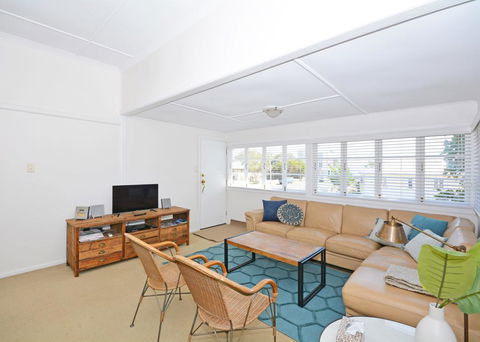 Ocean Breeze Hervey Bay - Australian Directory 2