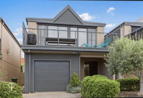 Ocean Grove House With Fantastic Ocean Views - Australian Directory 1