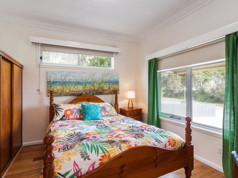OCEAN SOUNDS - Anglesea - Australian Directory 3