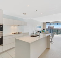 Oracle - 5 Star Luxury - Level 25 - Australian Directory