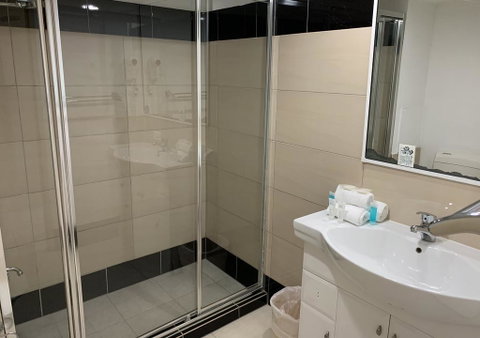 Outrigger Burleigh - Australian Directory 3