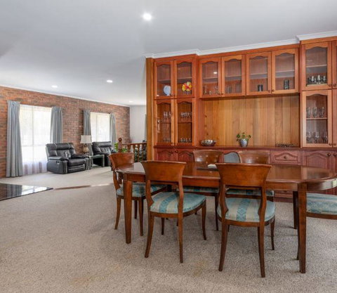 Ovens Riverview Homestead - Australian Directory 2