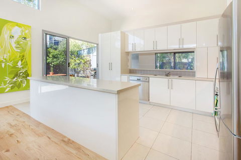 PALM COURT RETREAT - MORNINGTON - Australian Directory 3