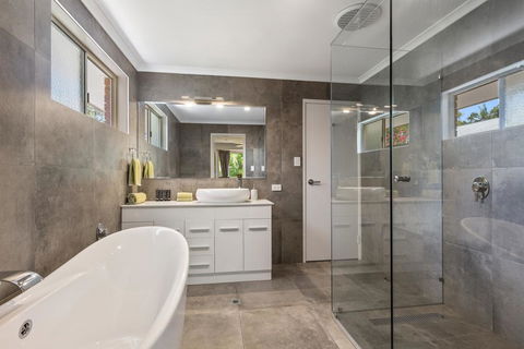 Pandanus Holiday Home - Australian Directory 2