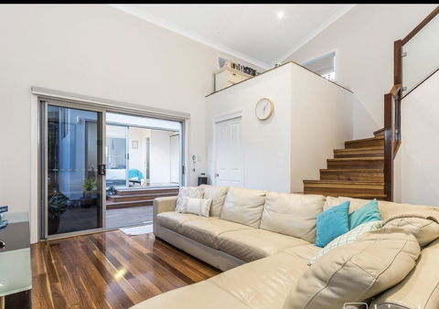 Paradise On The Peninsula - Australian Directory 2