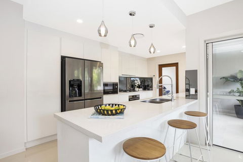 Park Avenue Terrace House Sleeps 9 - Australian Directory 3