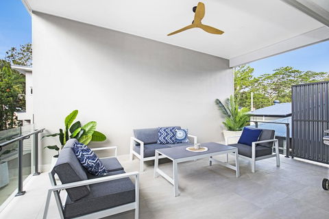 Park Avenue Terrace House Sleeps 9 - Australian Directory 2