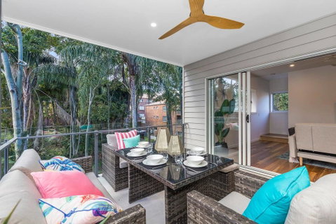 Park Avenue Townhouse Retreat Brisbane Sleeps 10 - Australian Directory 2