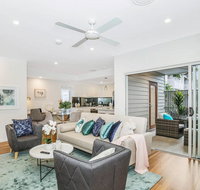 Park Avenue Townhouse Retreat Brisbane Sleeps 10 - Australian Directory