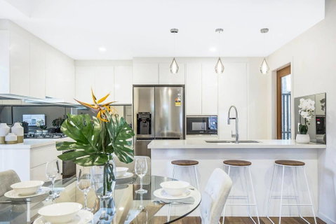Park Avenue Townhouse Retreat Brisbane Sleeps 10 - Australian Directory 1