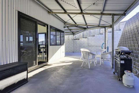 Park Beach Retreat - Australian Directory 1