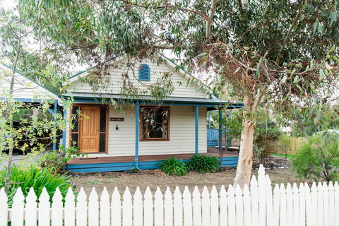 Parker Lodge Maldon - Australian Directory 1