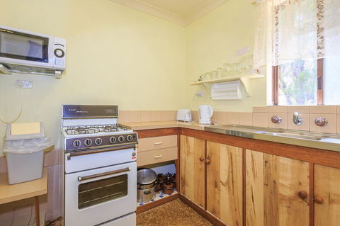 Peaceful Bay Chalet 9 - Australian Directory 3