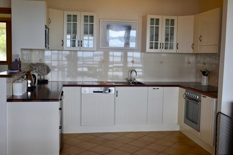 Pelican Lagoon Cabin - Australian Directory 3