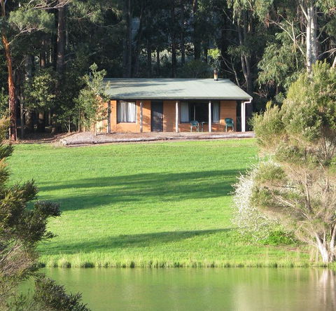 Pemberton Lake View Chalets - Australian Directory 0