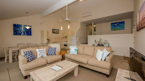Peregian Court Resort - Australian Directory 3