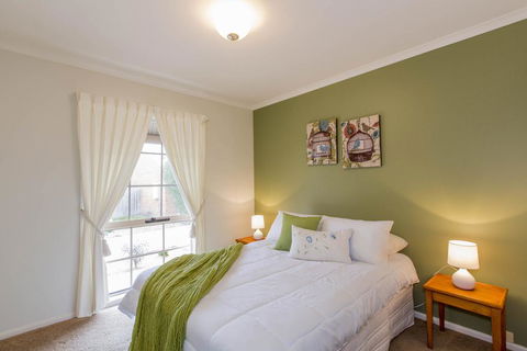 PERFECT ON PYMBLE AVE - Australian Directory 1
