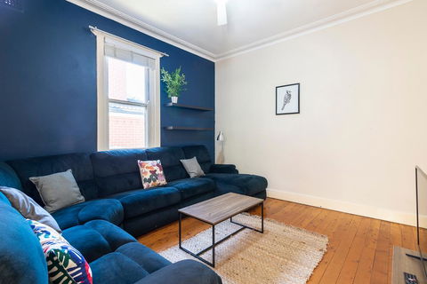 PET FRIENDLY FAMILY HOME WILLOUGHBY - Australian Directory 0