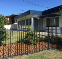 Pet Friendly home walking distance to Surf Beach - North St Woorim - Australian Directory