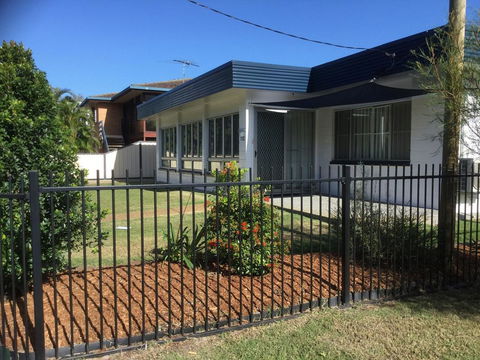 Pet Friendly Home Walking Distance To Surf Beach - North St, Woorim - Australian Directory 0