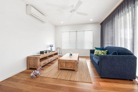 Pet Friendly, New House Peregian Breeze Drive, Peregian Beach - Australian Directory 2